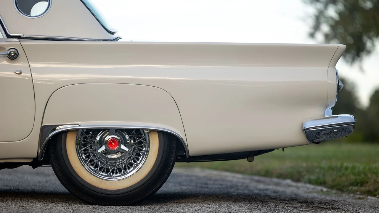 1957 Ford Thunderbird 1st Gen - Image 25 of 31