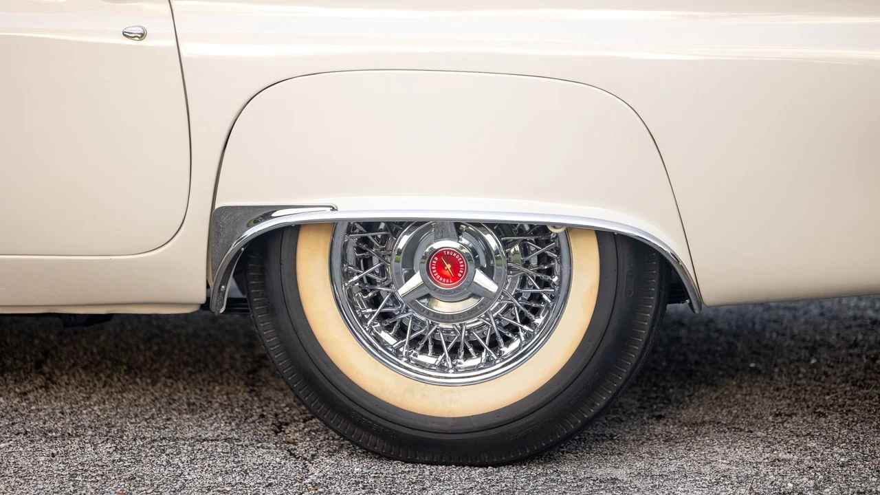 1957 Ford Thunderbird 1st Gen - Image 26 of 31