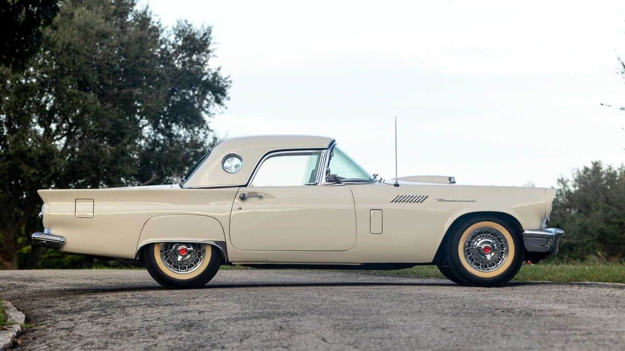 1957 Ford Thunderbird 1st Gen - Image 23 of 31