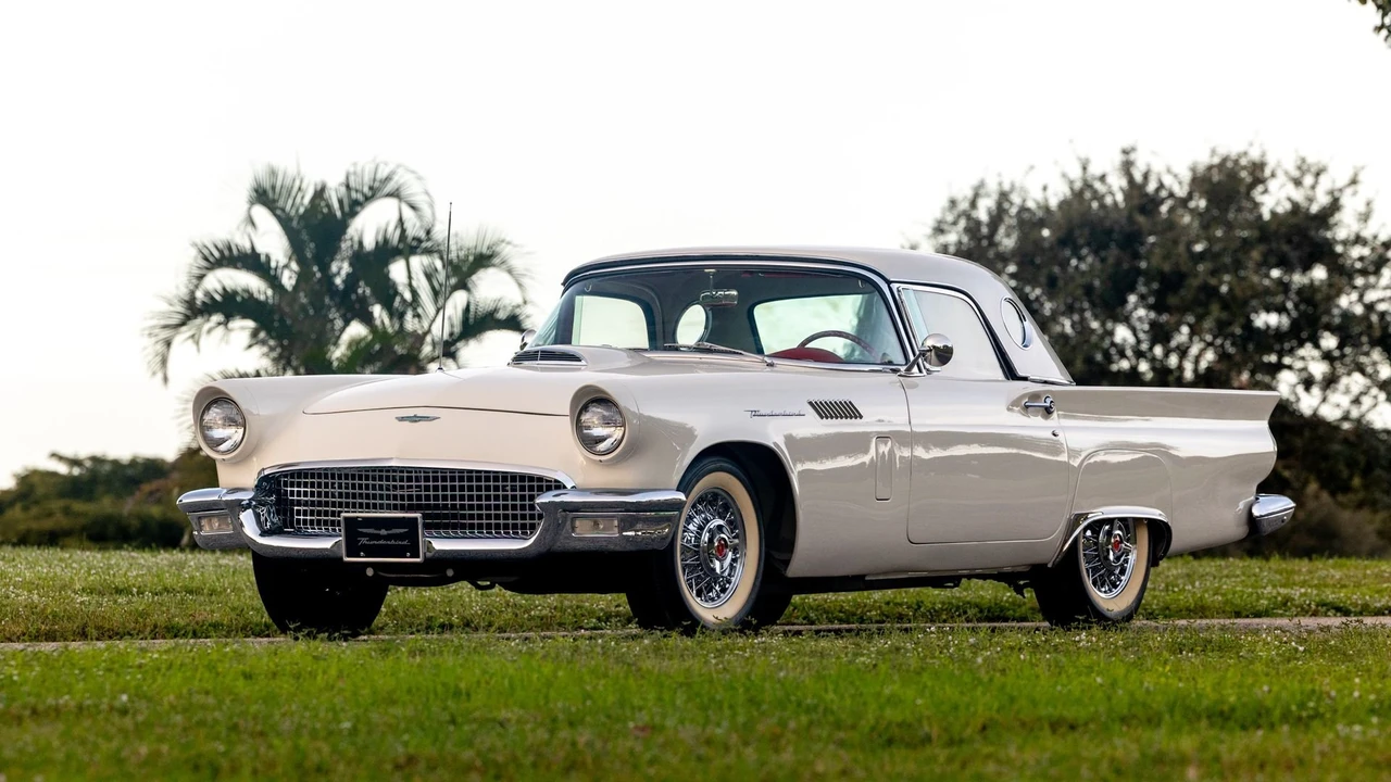 1957 Ford Thunderbird 1st Gen - Image 16 of 31