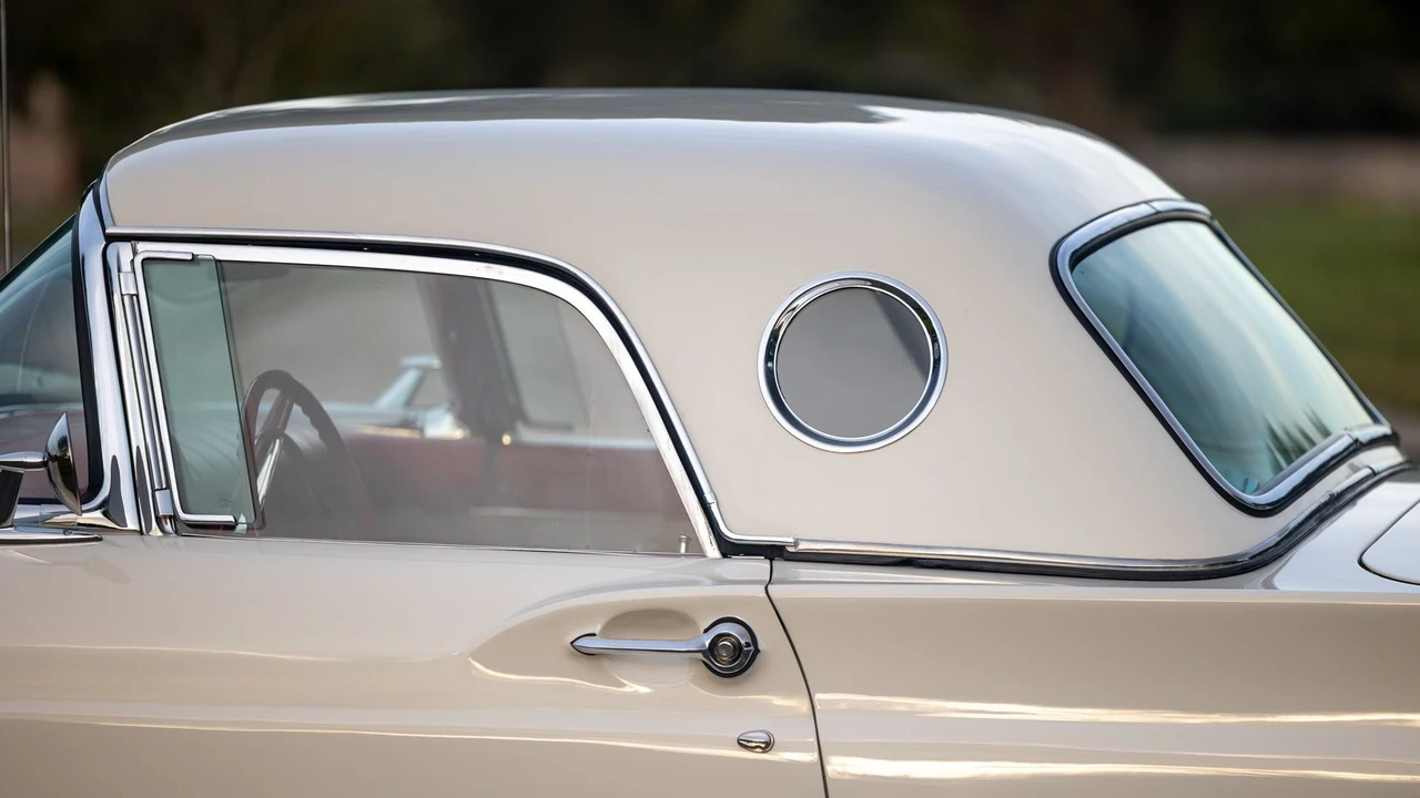 1957 Ford Thunderbird 1st Gen - Image 24 of 31