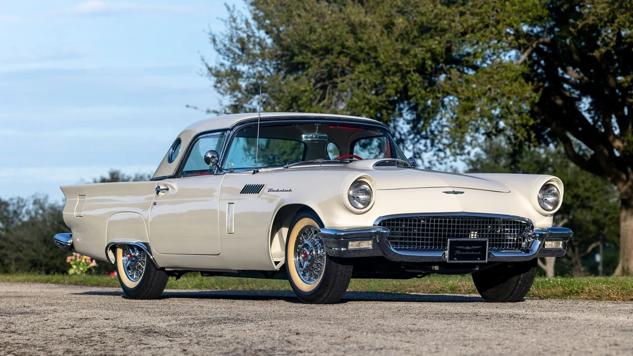 1957 Ford Thunderbird 1st Gen - Image 15 of 31