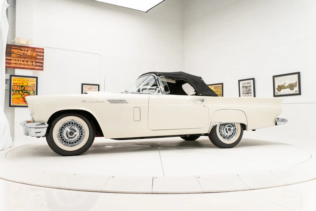 1957 Ford Thunderbird 1st Gen - Image 28 of 31