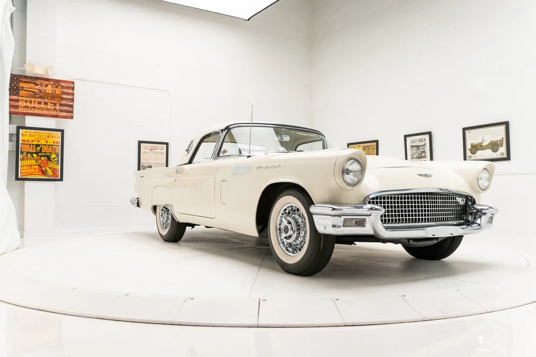 1957 Ford Thunderbird 1st Gen - Image 21 of 31