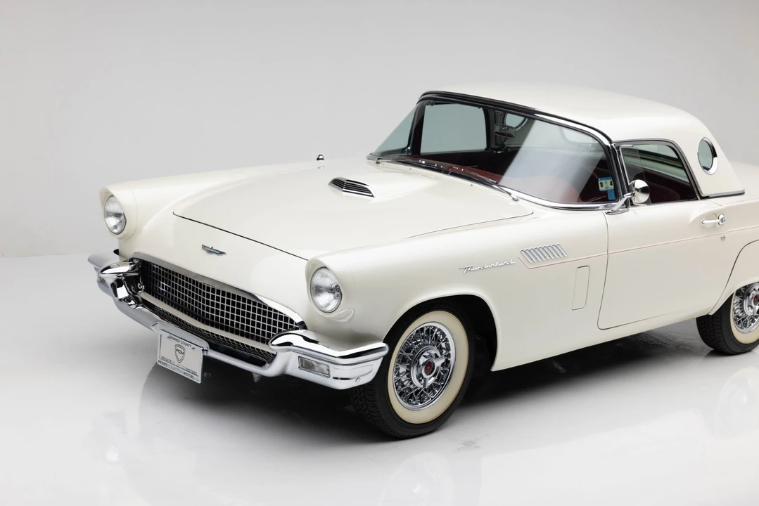 1957 Ford Thunderbird 1st Gen - Image 21 of 31