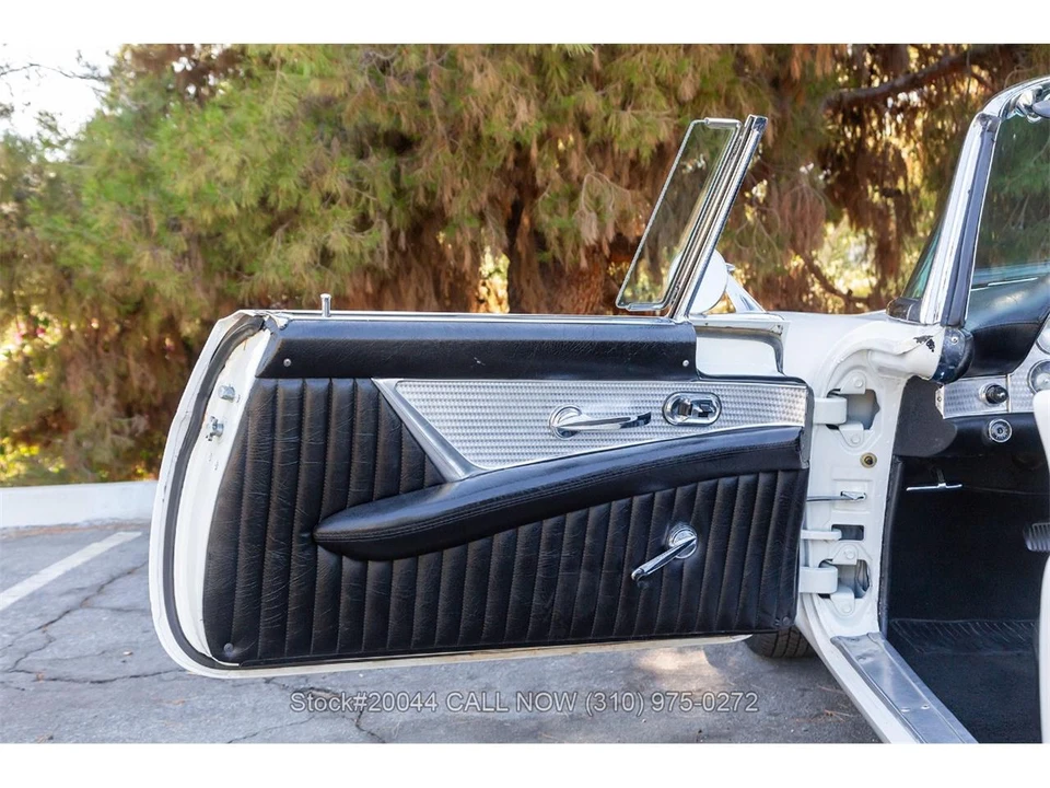 1957 Ford Thunderbird 1st Gen - Image 21 of 31