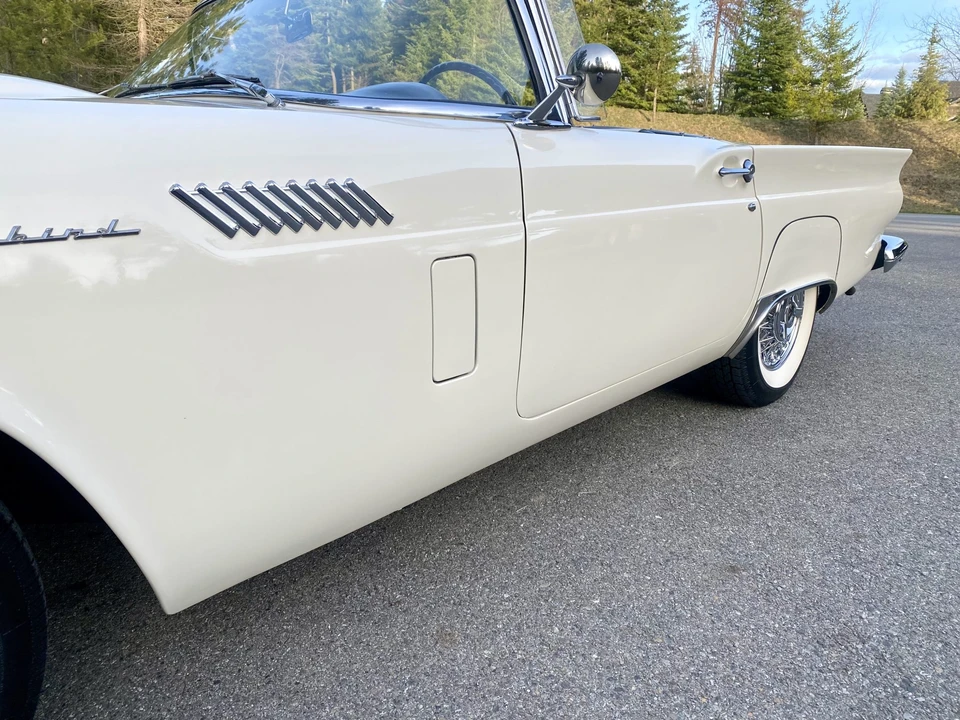 1957 Ford Thunderbird 1st Gen - Image 26 of 31