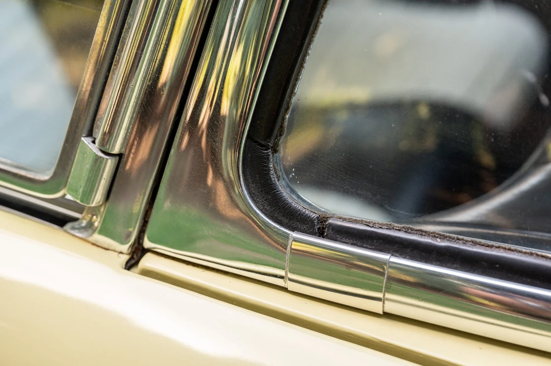 1957 Ford Thunderbird 1st Gen - Image 25 of 31