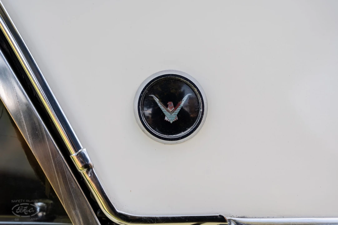 1957 Ford Thunderbird 1st Gen - Image 28 of 31