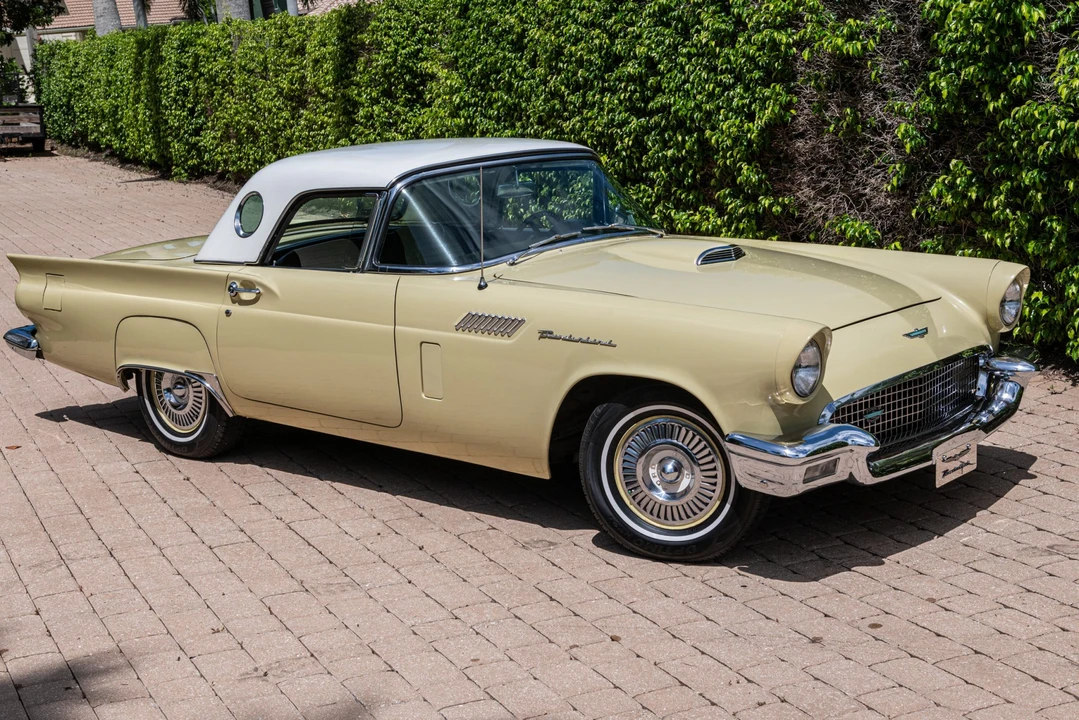 1957 Ford Thunderbird 1st Gen - Image 25 of 31