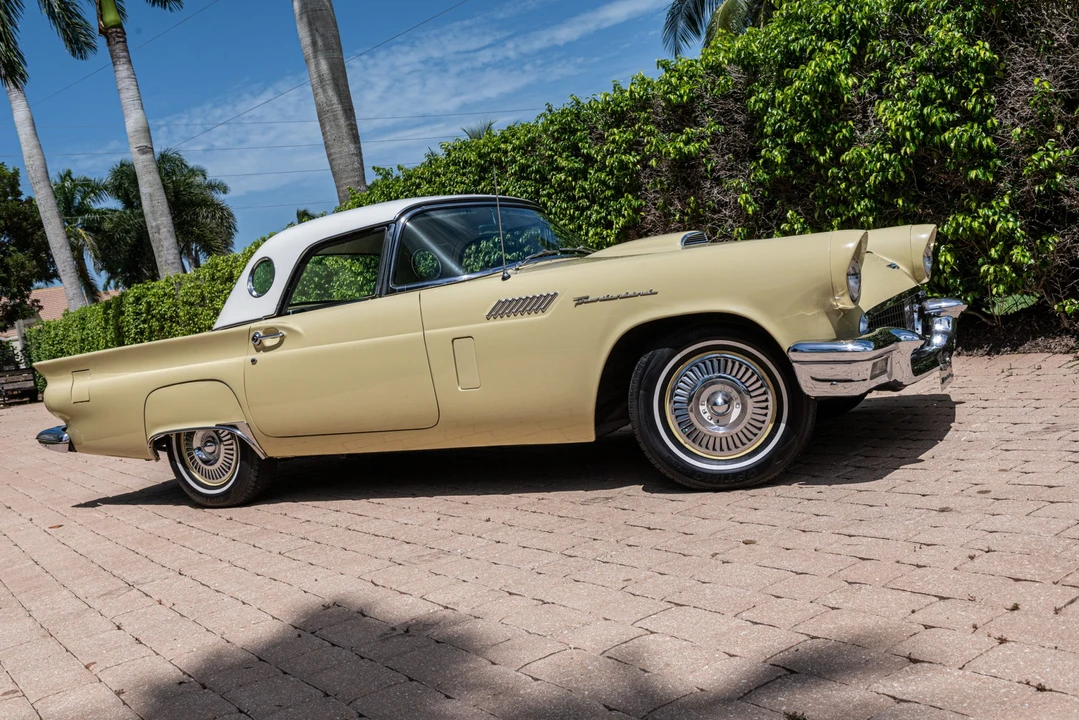 1957 Ford Thunderbird 1st Gen - Image 26 of 31