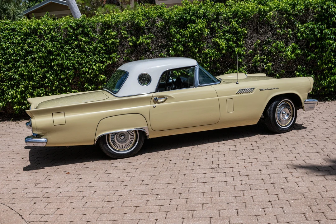 1957 Ford Thunderbird 1st Gen - Image 27 of 31