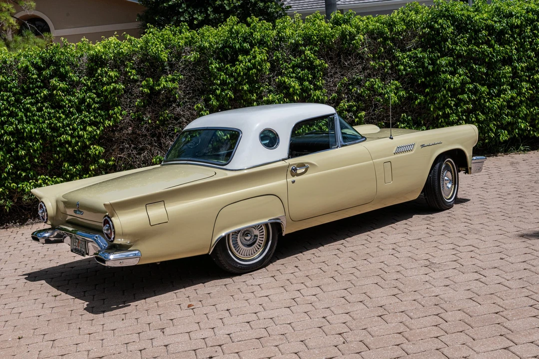 1957 Ford Thunderbird 1st Gen - Image 28 of 31
