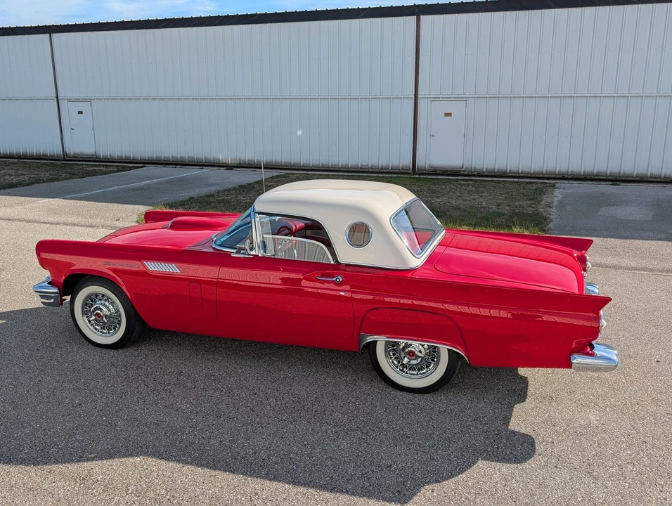 1957 Ford Thunderbird 1st Gen - Image 21 of 31