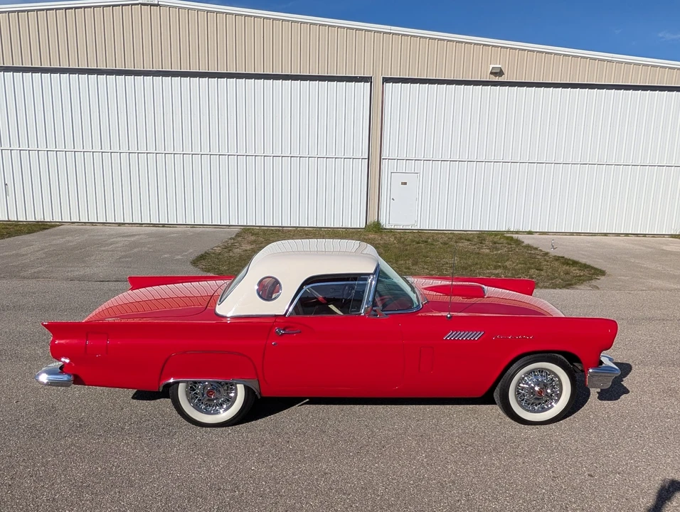 1957 Ford Thunderbird 1st Gen - Image 27 of 31