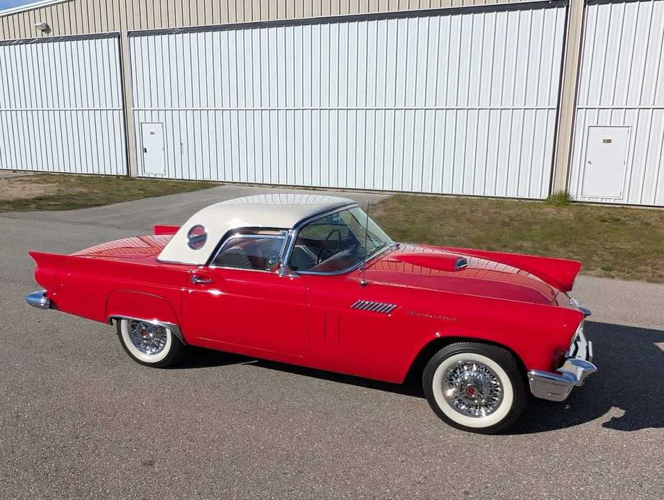1957 Ford Thunderbird 1st Gen - Image 28 of 31