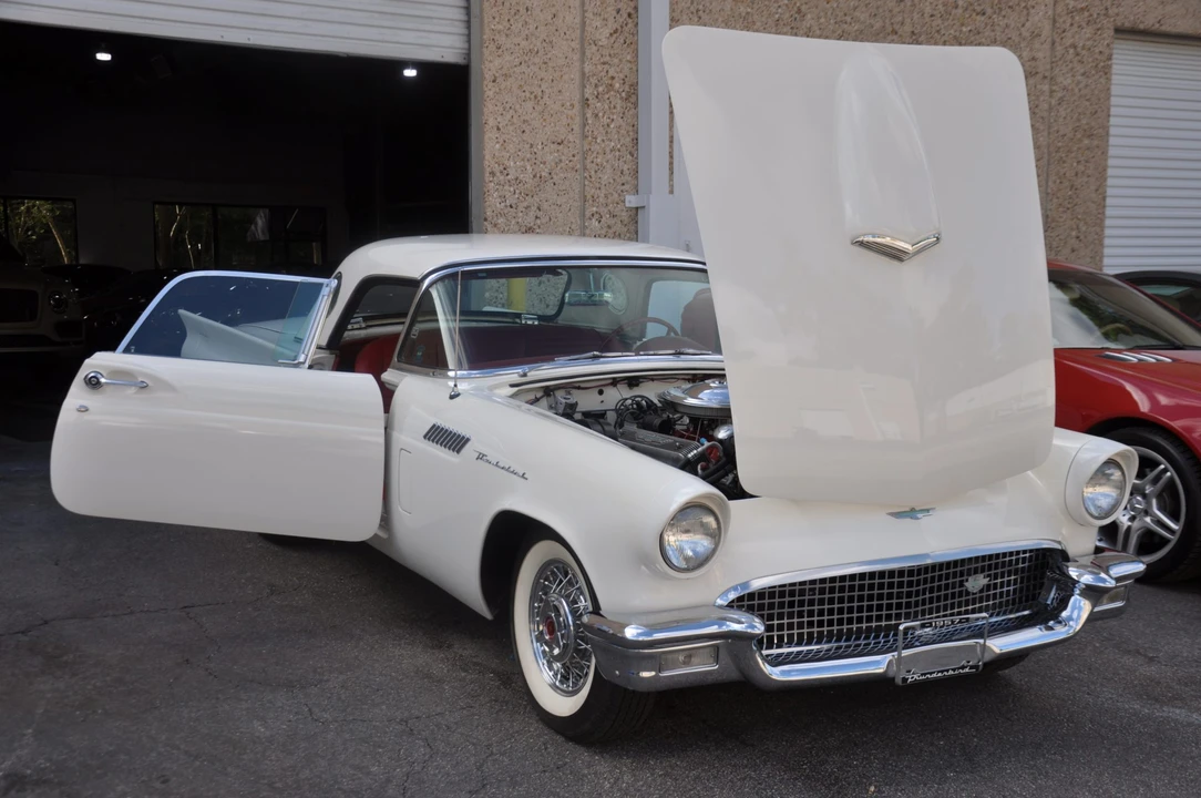 1957 Ford Thunderbird 1st Gen - Image 27 of 31
