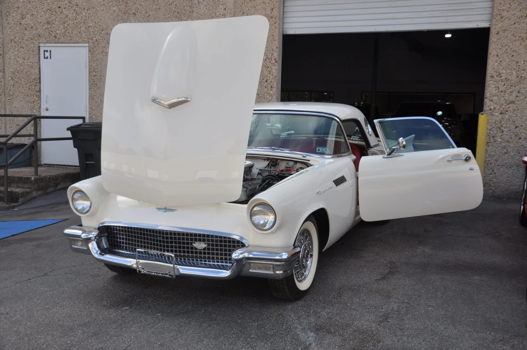 1957 Ford Thunderbird 1st Gen - Image 24 of 31