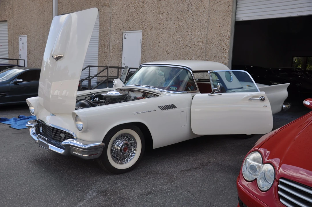 1957 Ford Thunderbird 1st Gen - Image 25 of 31