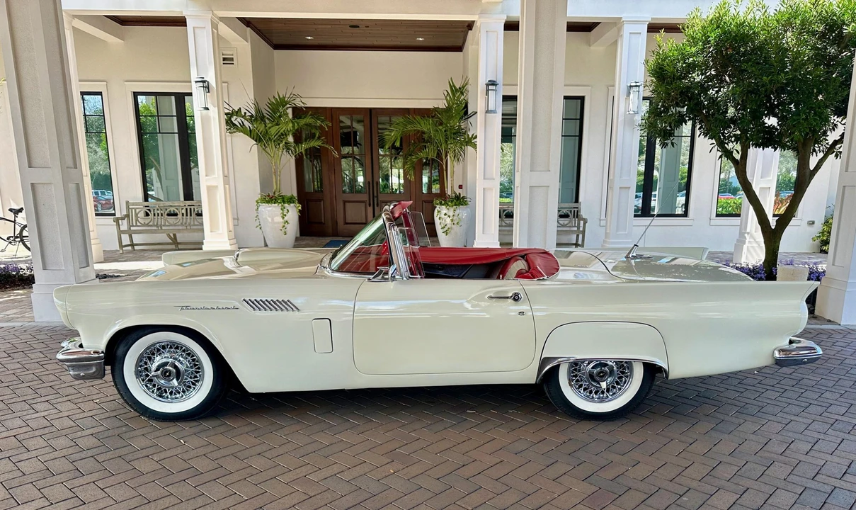 1957 Ford Thunderbird 1st Gen - Image 24 of 31