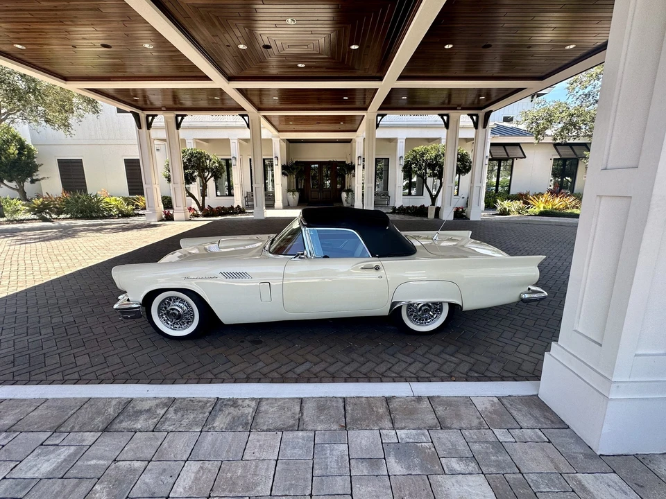1957 Ford Thunderbird 1st Gen - Image 25 of 31