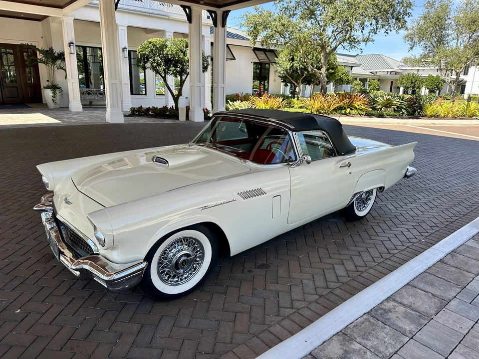 1957 Ford Thunderbird 1st Gen - Image 27 of 31