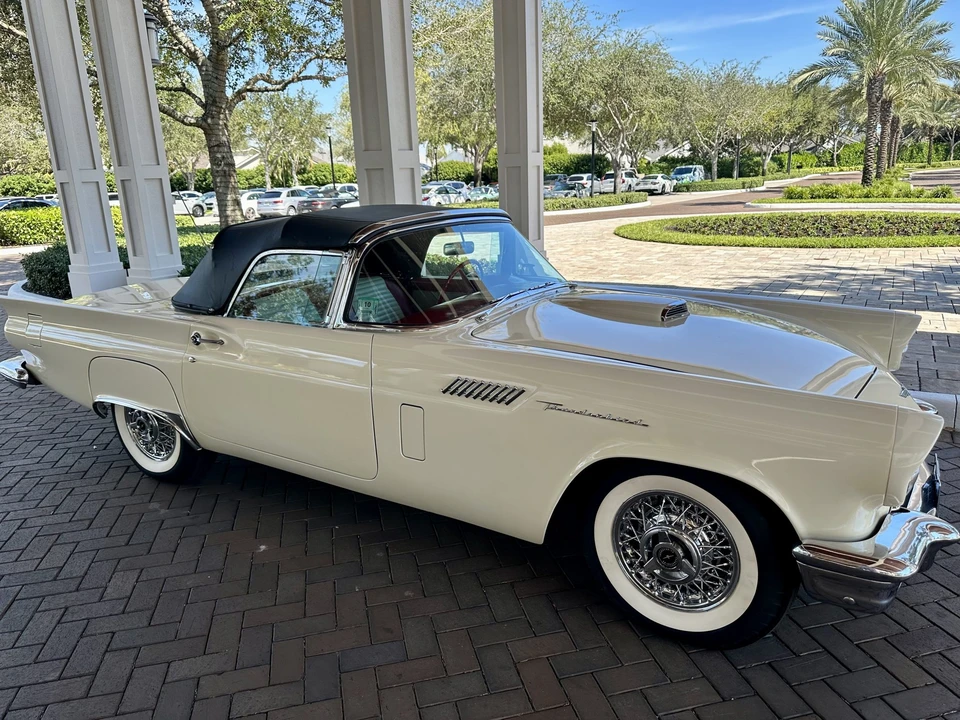 1957 Ford Thunderbird 1st Gen - Image 29 of 31