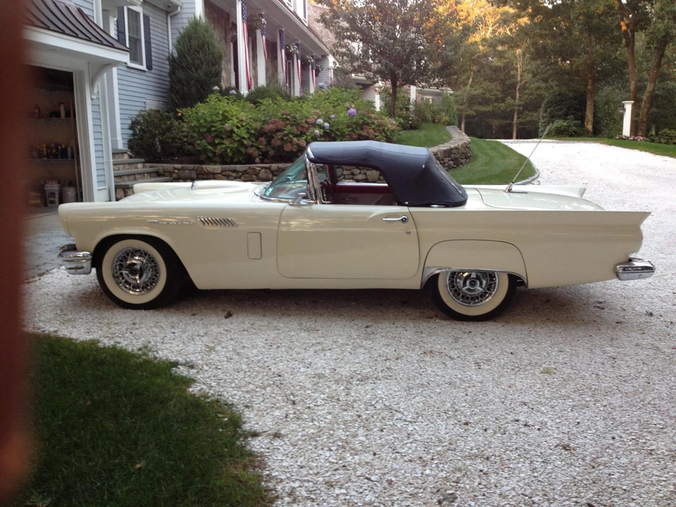 1957 Ford Thunderbird 1st Gen - Image 26 of 31