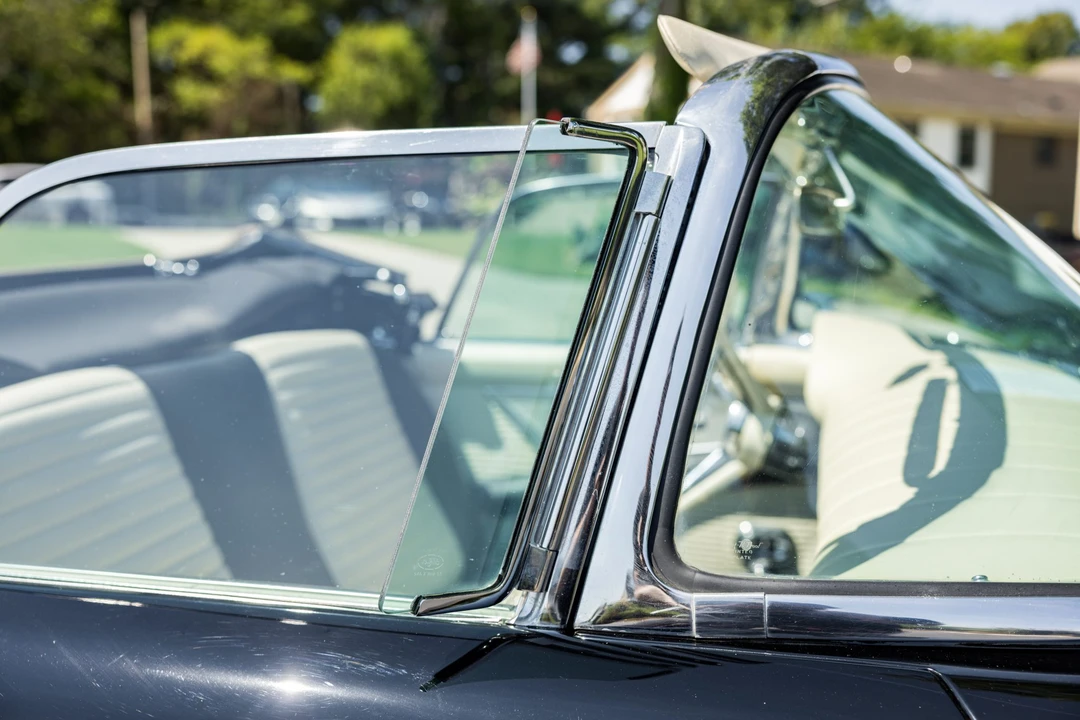 1957 Ford Thunderbird 1st Gen - Image 29 of 31