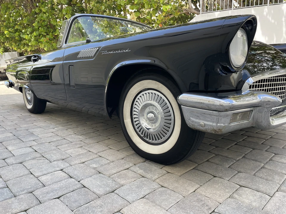 1957 Ford Thunderbird 1st Gen - Image 24 of 31