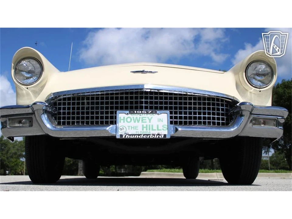 1957 Ford Thunderbird 1st Gen - Image 21 of 31