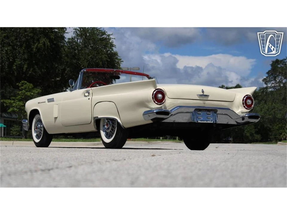 1957 Ford Thunderbird 1st Gen - Image 27 of 31