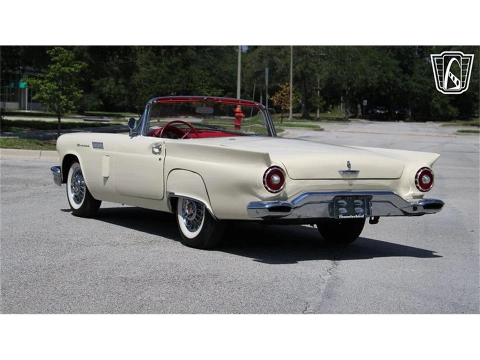 1957 Ford Thunderbird 1st Gen - Image 28 of 31