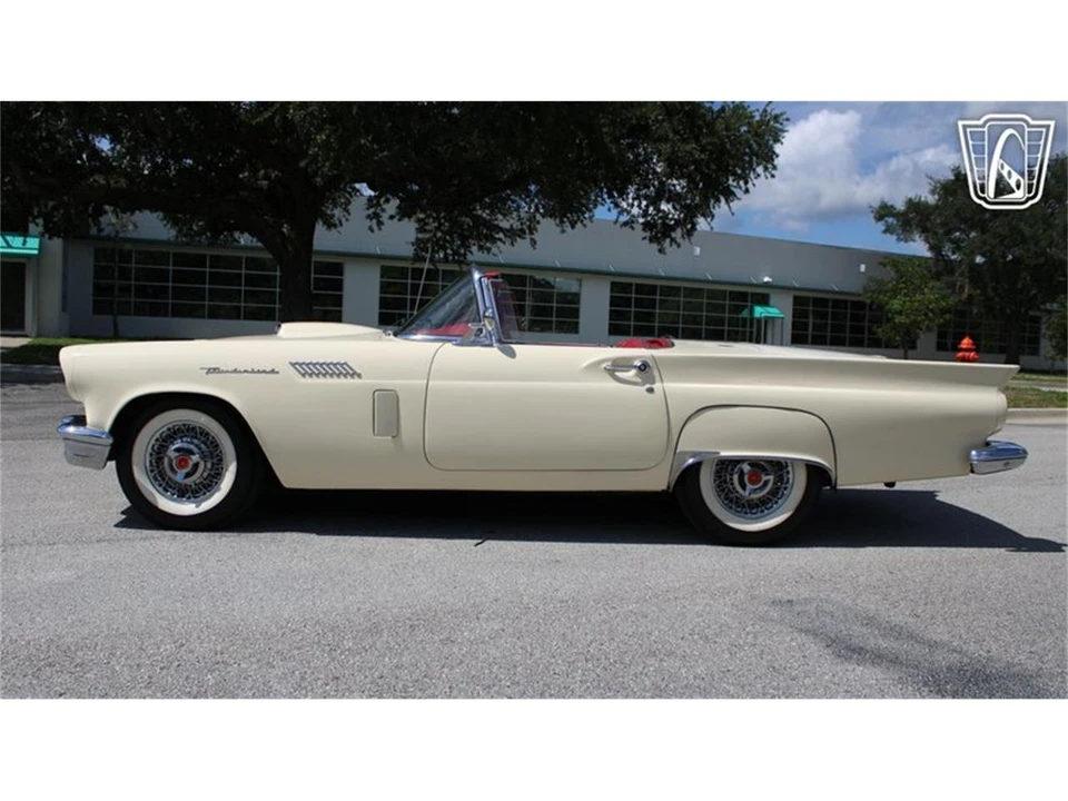 1957 Ford Thunderbird 1st Gen - Image 25 of 31