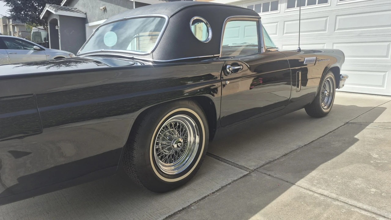1957 Ford Thunderbird 1st Gen - Image 21 of 31
