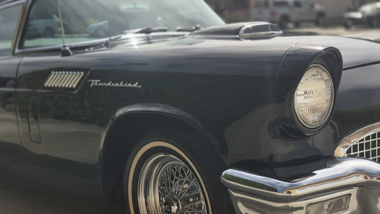 1957 Ford Thunderbird 1st Gen - Image 17 of 31