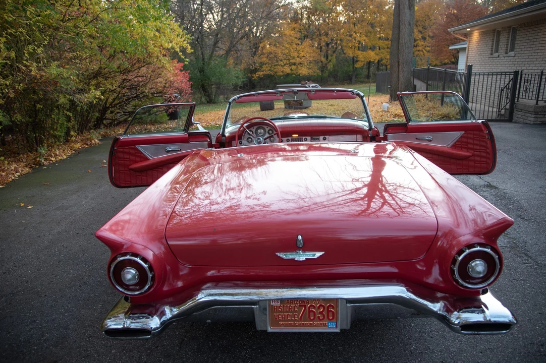 1957 Ford Thunderbird 1st Gen - Image 21 of 31