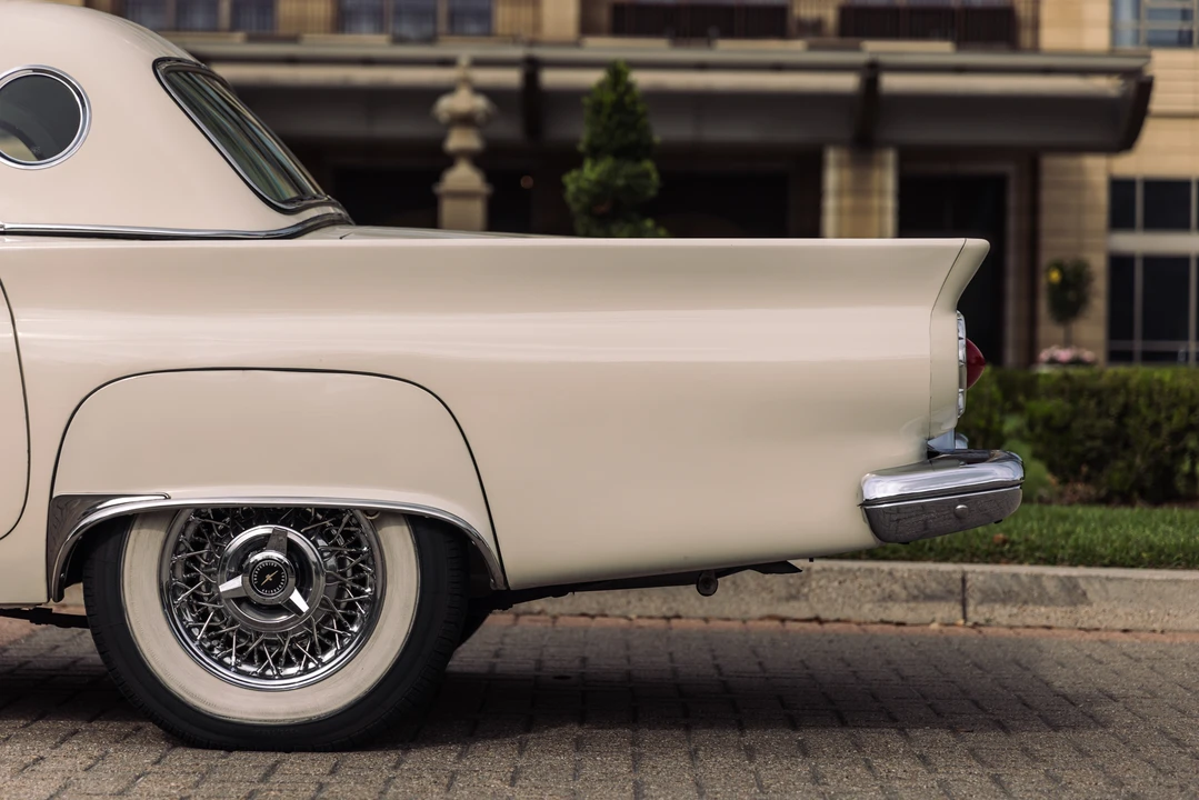 1957 Ford Thunderbird 1st Gen - Image 27 of 31