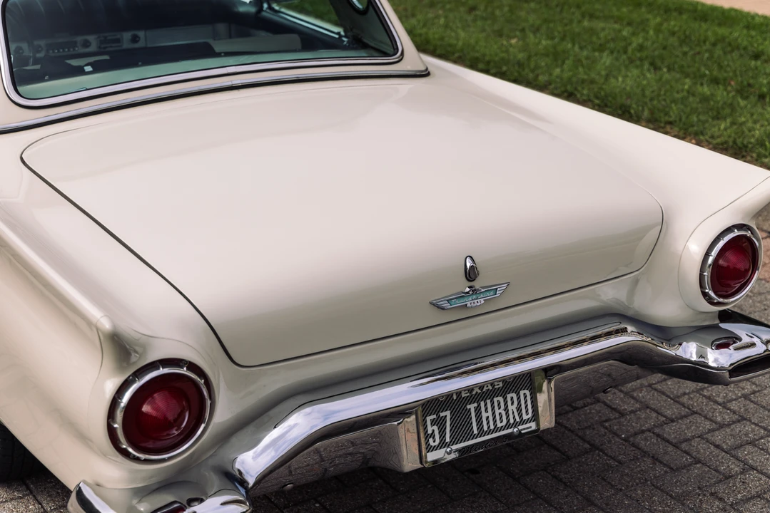 1957 Ford Thunderbird 1st Gen - Image 28 of 31