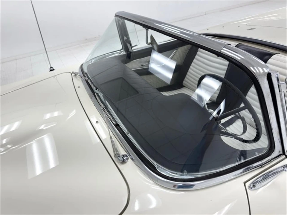 1957 Ford Thunderbird 1st Gen - Image 20 of 31