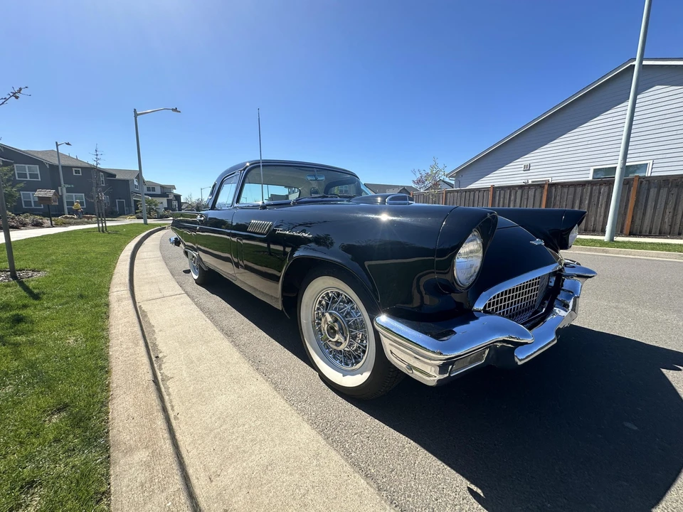 1957 Ford Thunderbird 1st Gen - Image 24 of 31