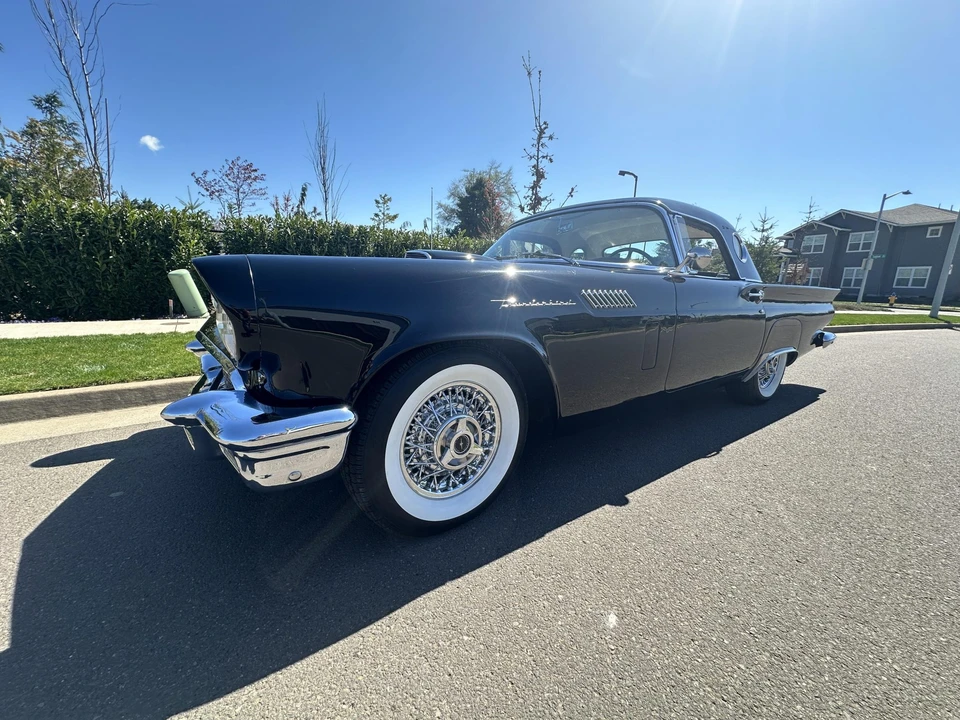 1957 Ford Thunderbird 1st Gen - Image 27 of 31