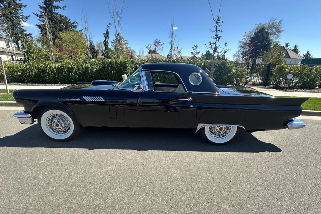 1957 Ford Thunderbird 1st Gen - Image 30 of 31