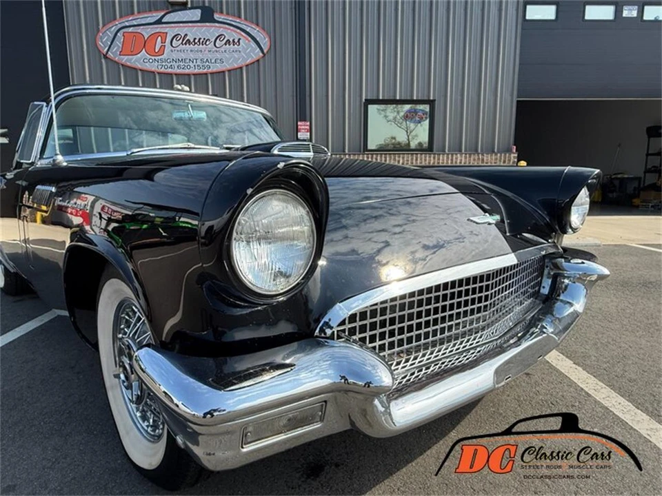 1957 Ford Thunderbird 1st Gen - Image 22 of 31