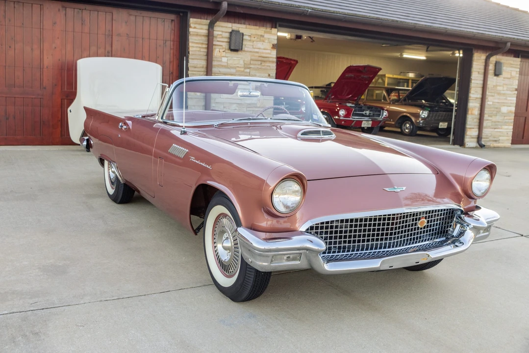 1957 Ford Thunderbird 1st Gen - Image 24 of 31