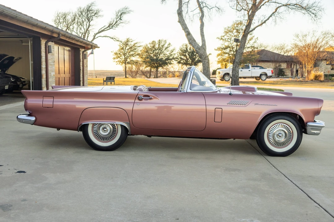 1957 Ford Thunderbird 1st Gen - Image 23 of 31