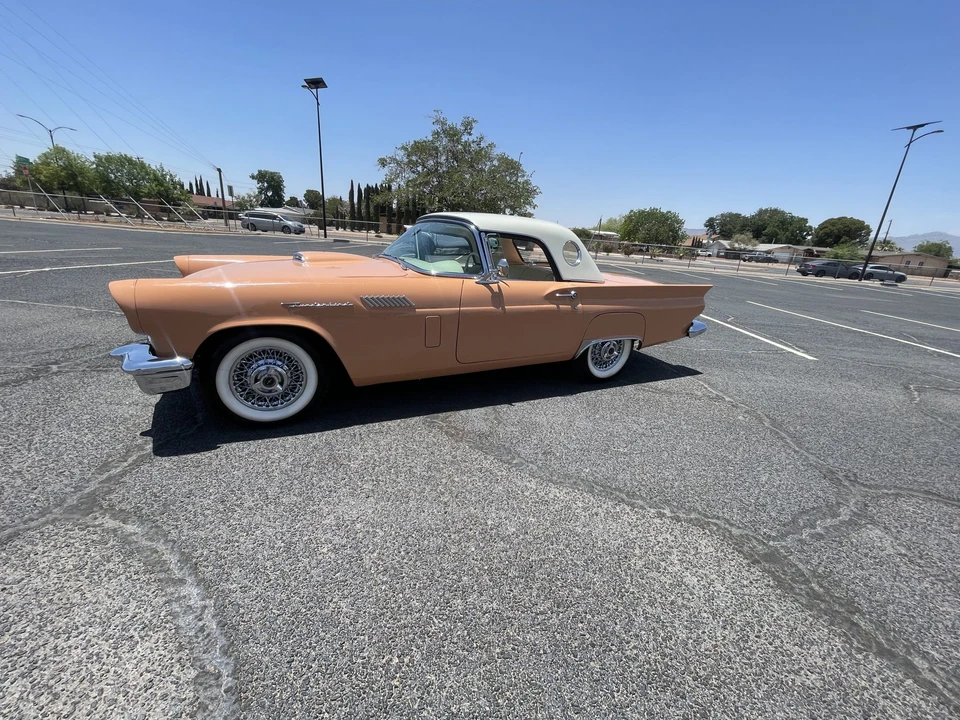 1957 Ford Thunderbird 1st Gen - Image 21 of 31
