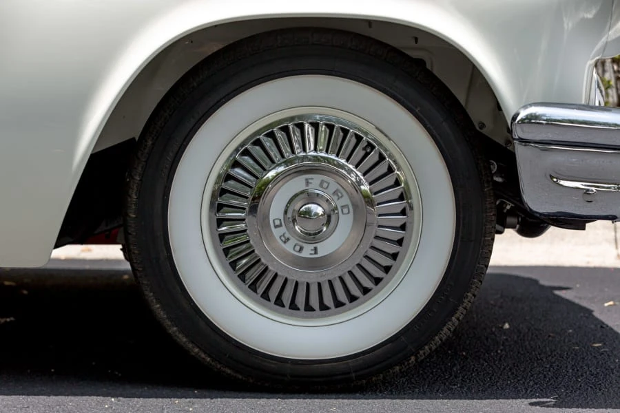 1957 Ford Thunderbird 1st Gen - Image 28 of 31