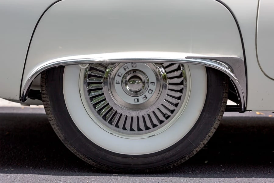 1957 Ford Thunderbird 1st Gen - Image 27 of 31