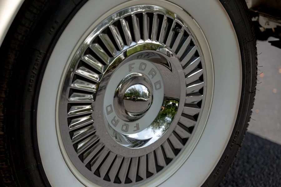 1957 Ford Thunderbird 1st Gen - Image 24 of 31
